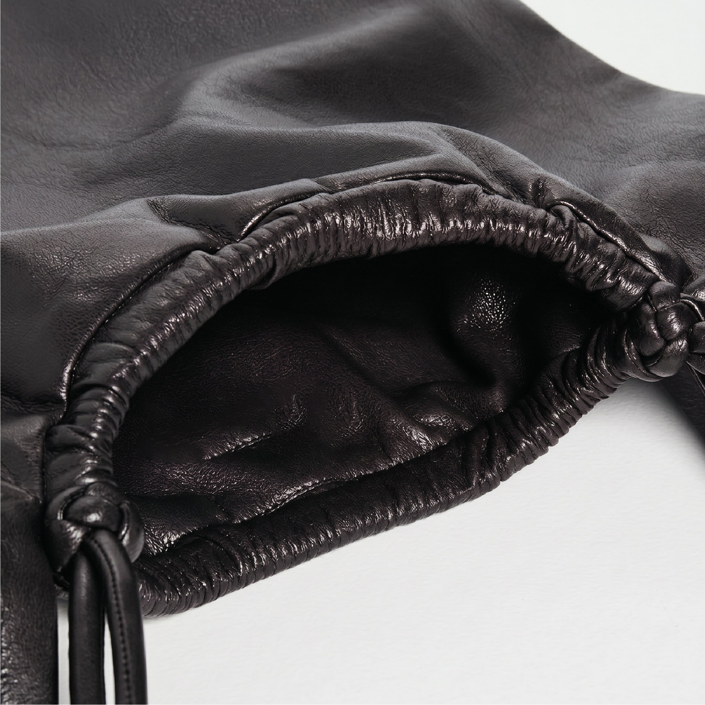 Vael - Black